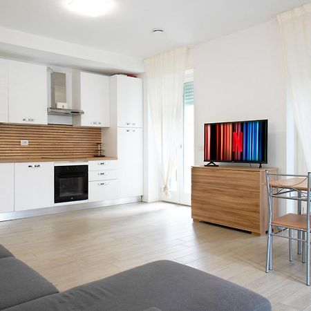 Casa Ideale Tim Appartmanti Moderni Vicina Al Centro 莱科 外观 照片