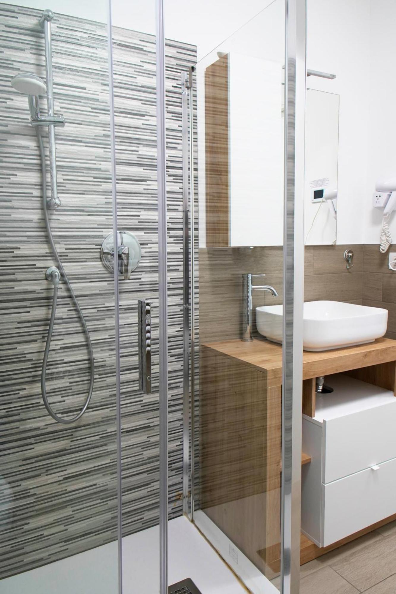 Casa Ideale Tim Appartmanti Moderni Vicina Al Centro 莱科 外观 照片